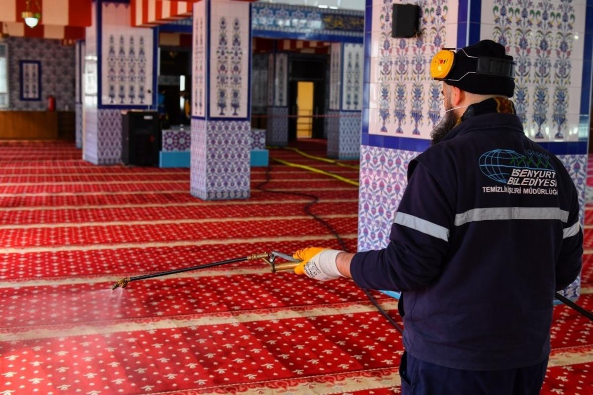 Esenyurt&rsquo;ta Regaip Kandili &ouml;ncesi ibadethaneler temizlenerek dezenfekte edildi
