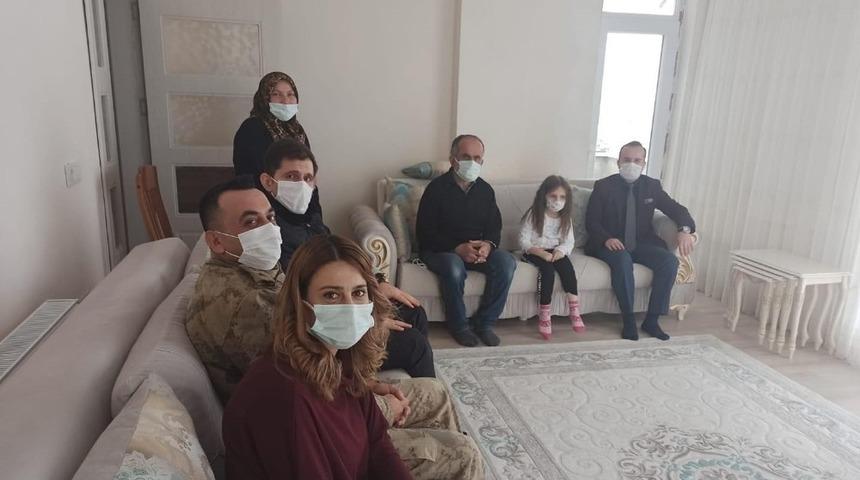Kaymakam Arslant&uuml;rk&rsquo;ten şehit ailesine ziyaret