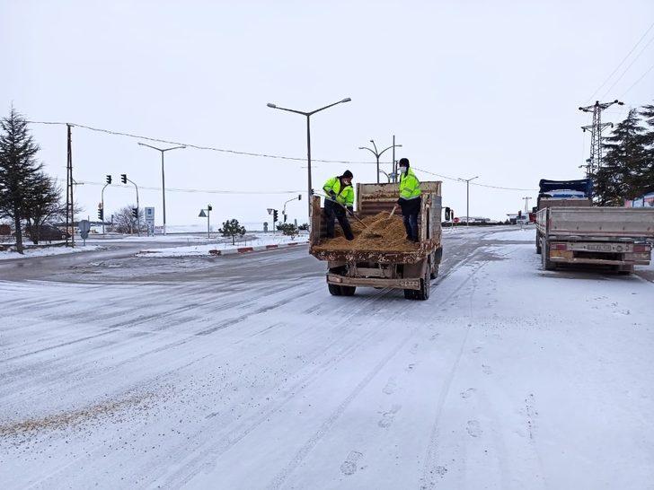 İscehisar’da karla mücadele devam ediyor G2