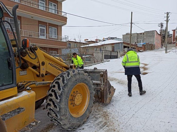 İscehisar’da karla mücadele devam ediyor G3
