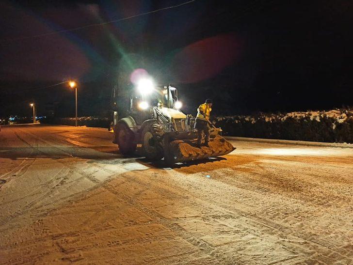 İscehisar’da karla mücadele devam ediyor G4