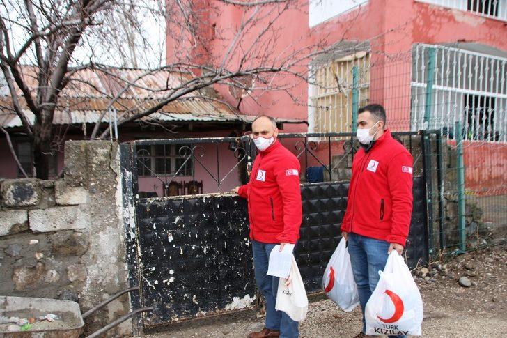 Kızılay’dan anne ve kızına yardım eli G3