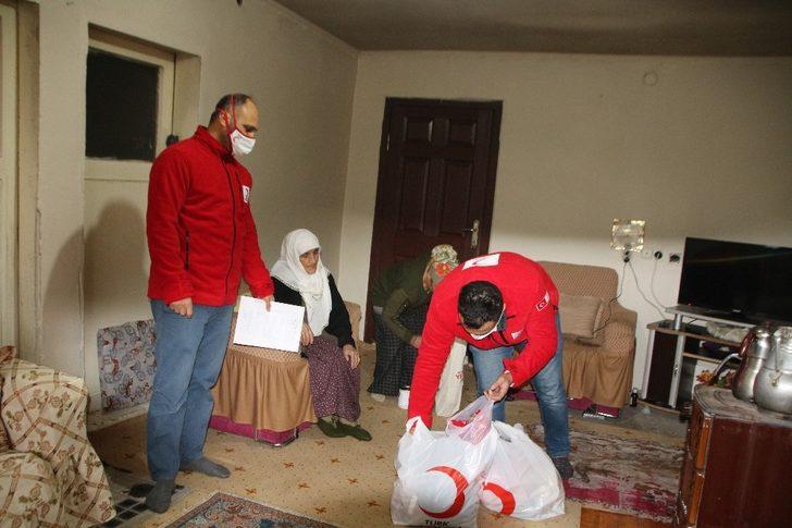 Kızılay’dan anne ve kızına yardım eli G5