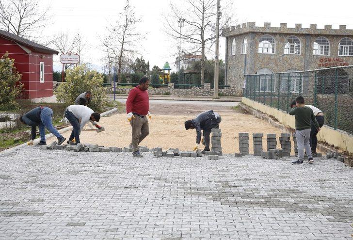 Çıplaklı Mahallesi’ne parke yol G3