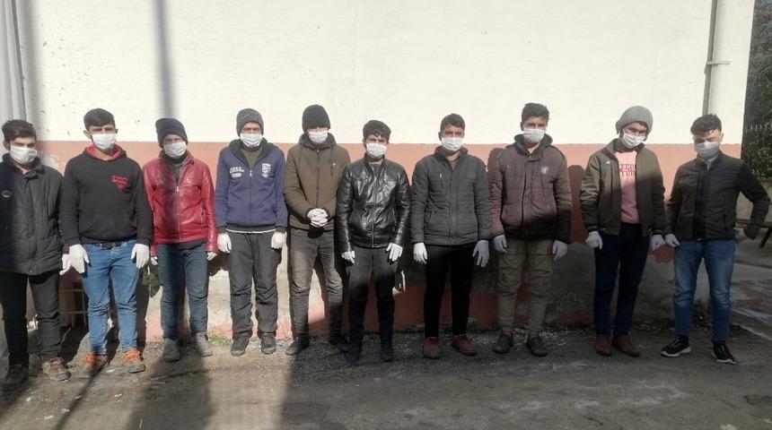Osmaniye&rsquo;de g&ouml;&ccedil;men ka&ccedil;ak&ccedil;ısı uygulama noktasında yakalandı