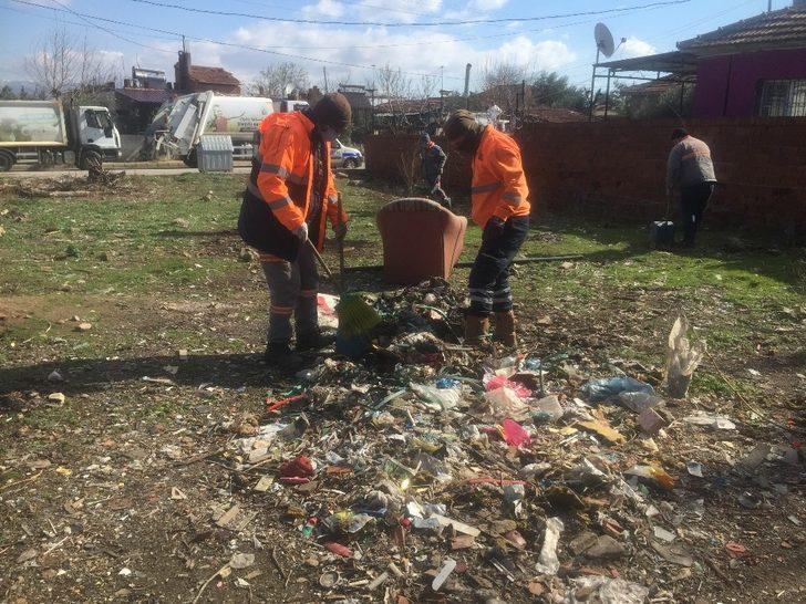 Alaşehir’de çöp evlerden 20 traktör çöp çıkarıldı G2