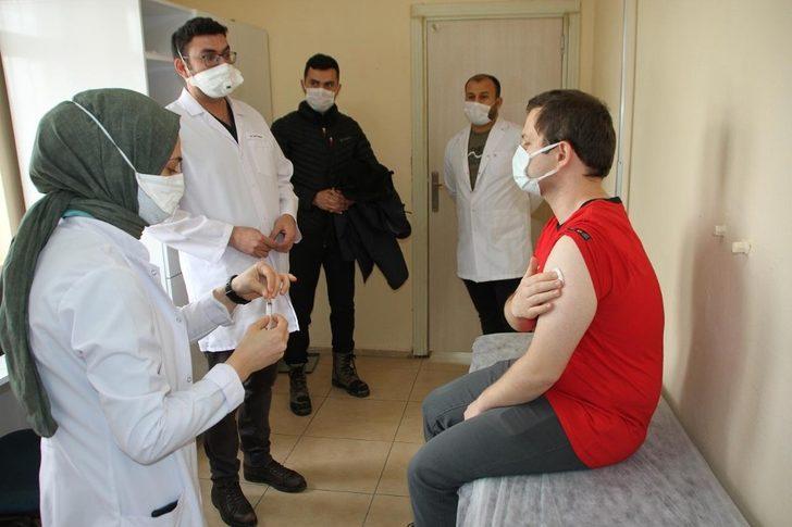 Kaymakam Demirer korona virüs aşısı oldu G1