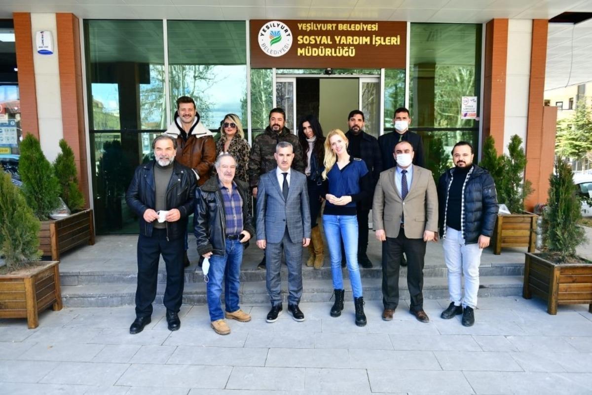 Başkan &Ccedil;ınar, sanat&ccedil;ıları doğal &uuml;r&uuml;nler pazarında ağırladı