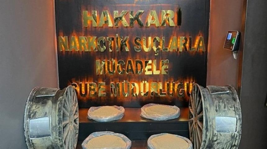 Hakkari&rsquo;de 12 kilo 800 gram eroin maddesi ele ge&ccedil;irildi