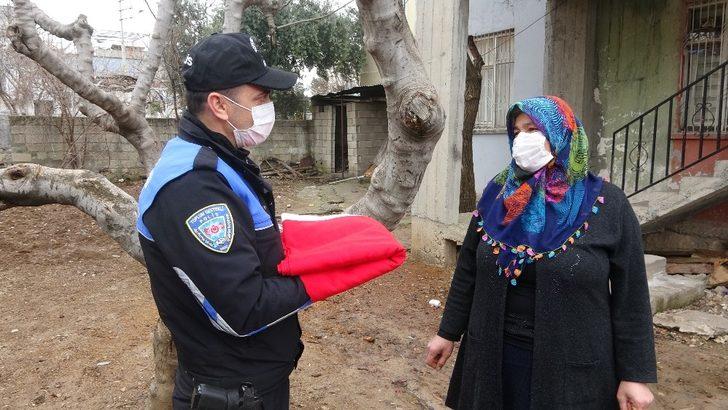 İdlib’de görev yapan askerin evine dev Türk bayrağı G2