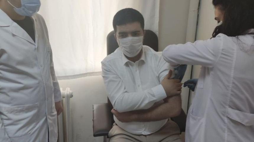 Çıldır Kaymakamı Taş, Covid-19 aşısı oldu