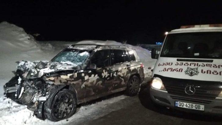 Gürcistan’da buzlanan yolda 15 araç birbirine girdi G2