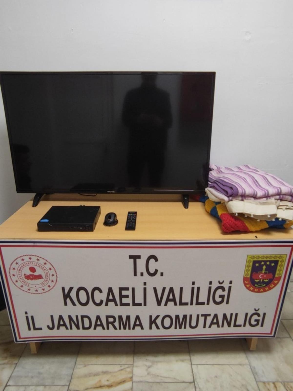 Cezaevinden izinli &ccedil;ıktı hırsızlık yaparken yakalandı