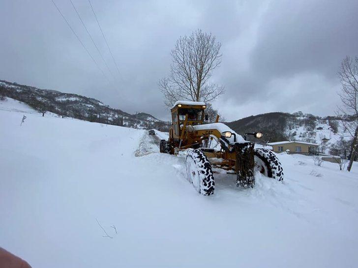 Karla kaplı Yenişehir’deki köy yolları ulaşıma açıldı G3