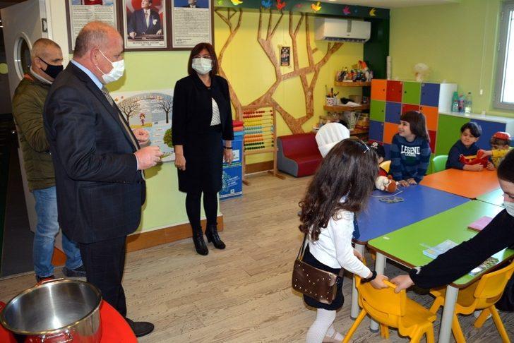 Öğrenciler üniformalı meslek tanıtımı G1