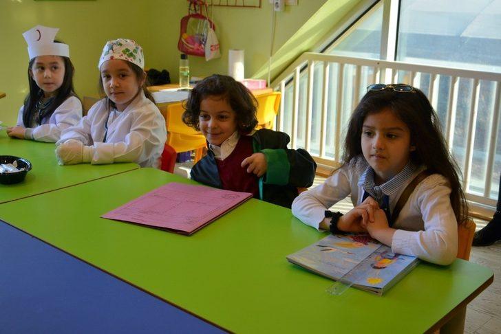 Öğrenciler üniformalı meslek tanıtımı G4