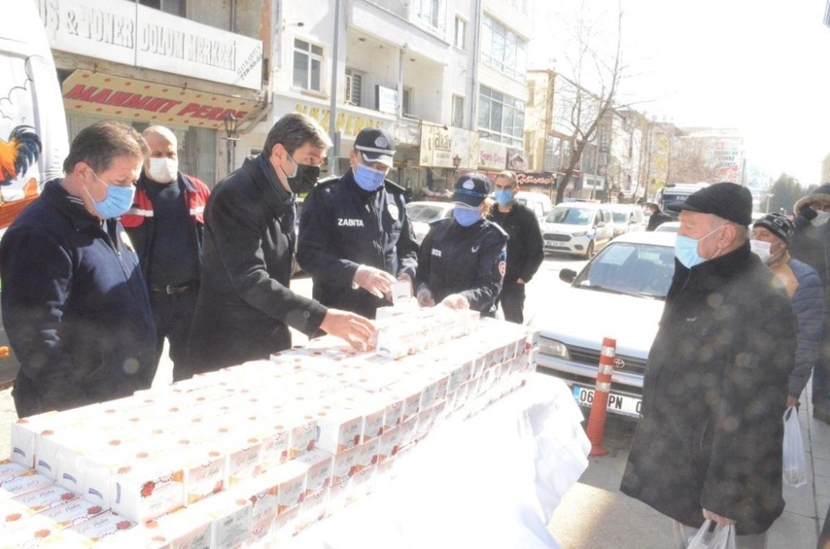 Kırıkkale Belediyesinden kandil simidi ikramı