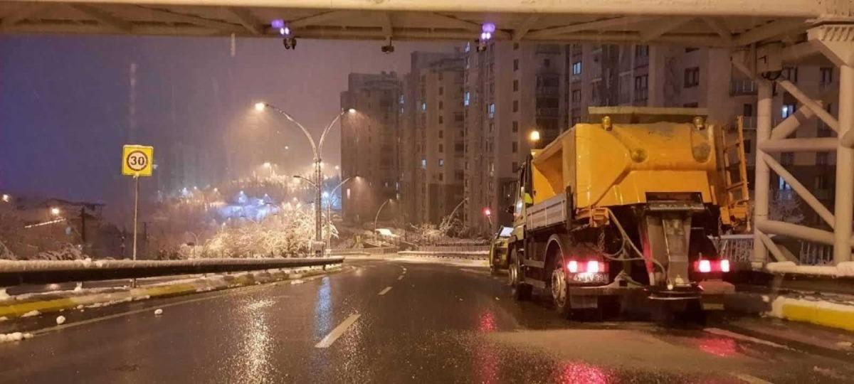 Karla m&uuml;cadelede 6 bin ton tuz kullanıldı