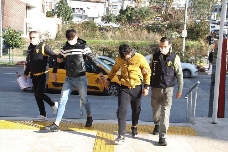 Alanya’da 4 motosiklet hırsızlığına karışan 3 şüpheli yakalandı G1