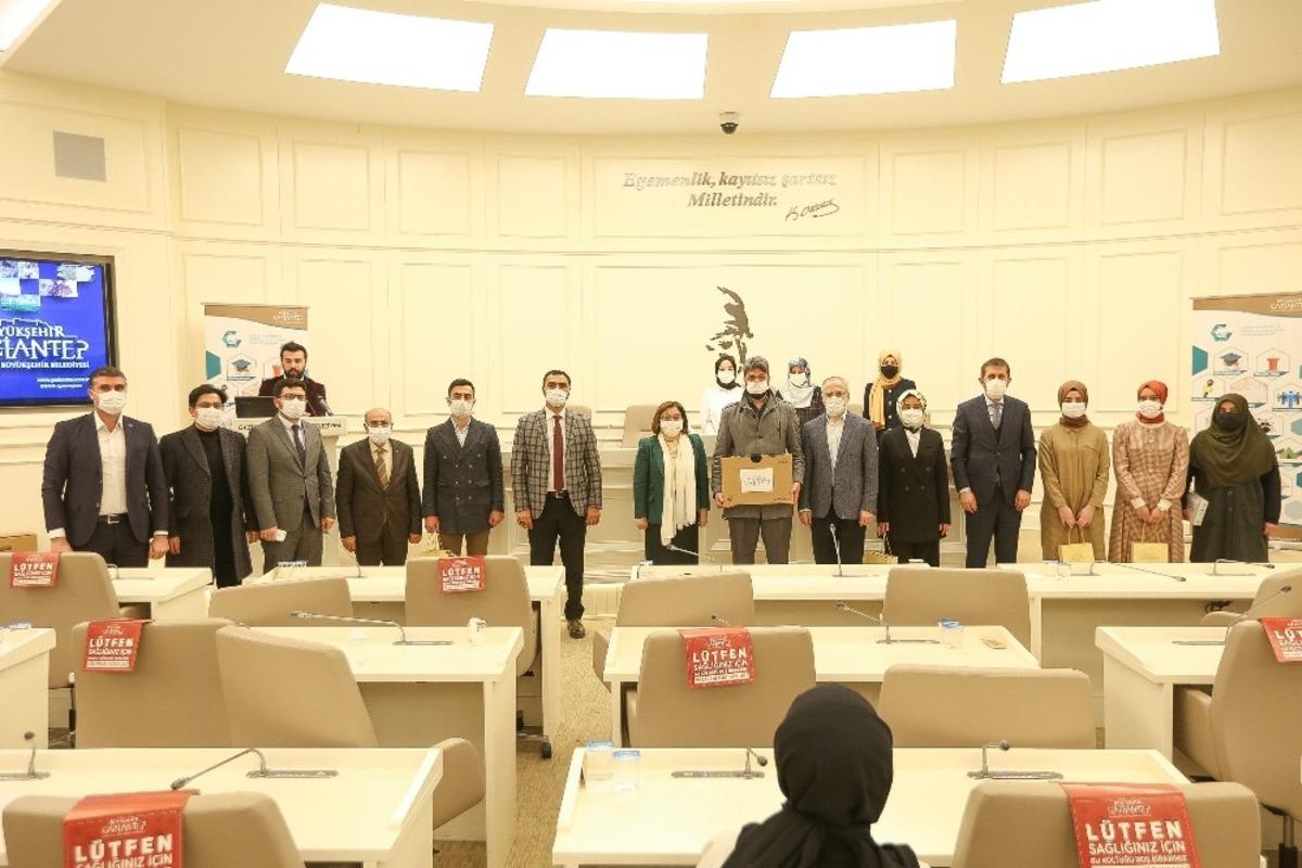 Hz. Hatice konulu kompozisyon yarışması &ouml;d&uuml;l t&ouml;reni d&uuml;zenlendi