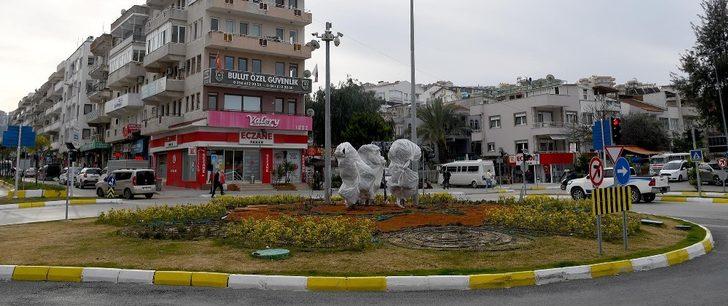 Ağaçları dona karşı elyafla korudular G3