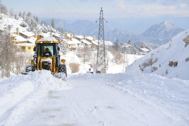 Konyaaltı’nda ‘buzlanmaya’  tuzlama önlemi G4