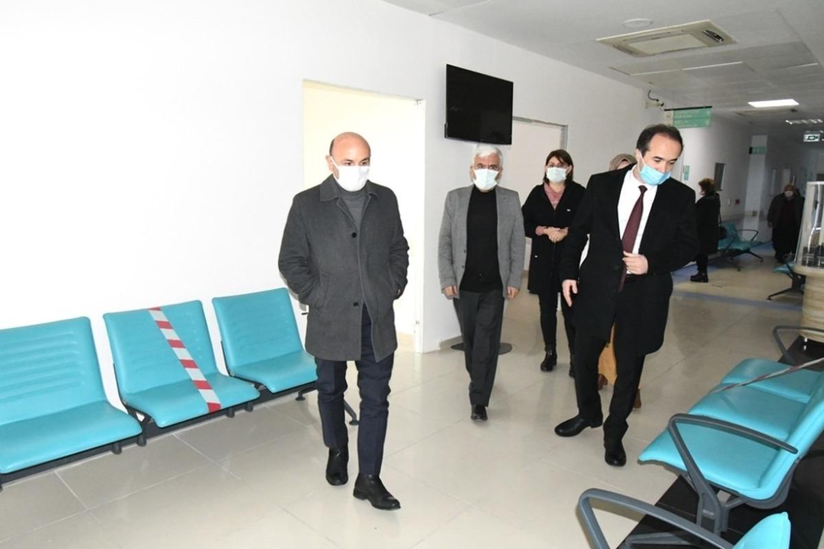 Kaymakam &Ouml;zyiğit ve Oral&rsquo;dan aşı &ccedil;ağrısı