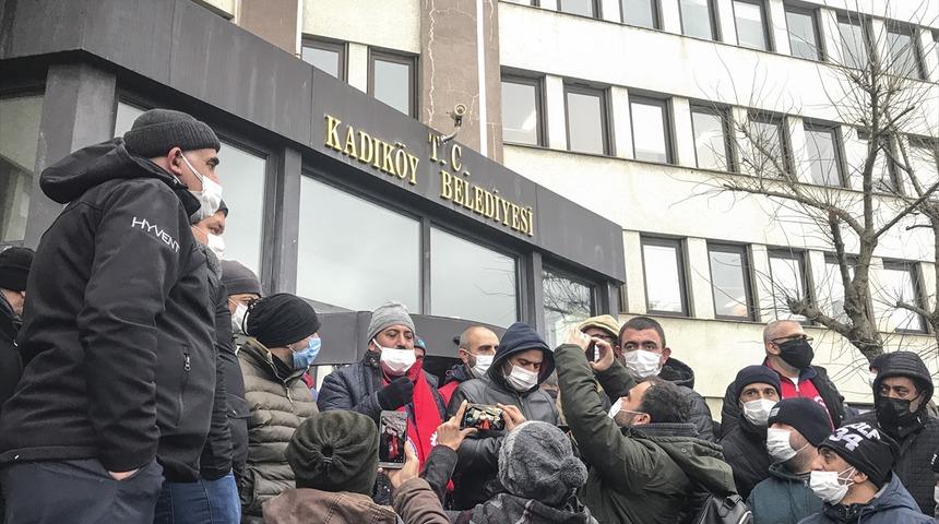 Kadıköy Belediyesi TİS'in imzalandığını duyurdu, işçiler tepki gösterdi