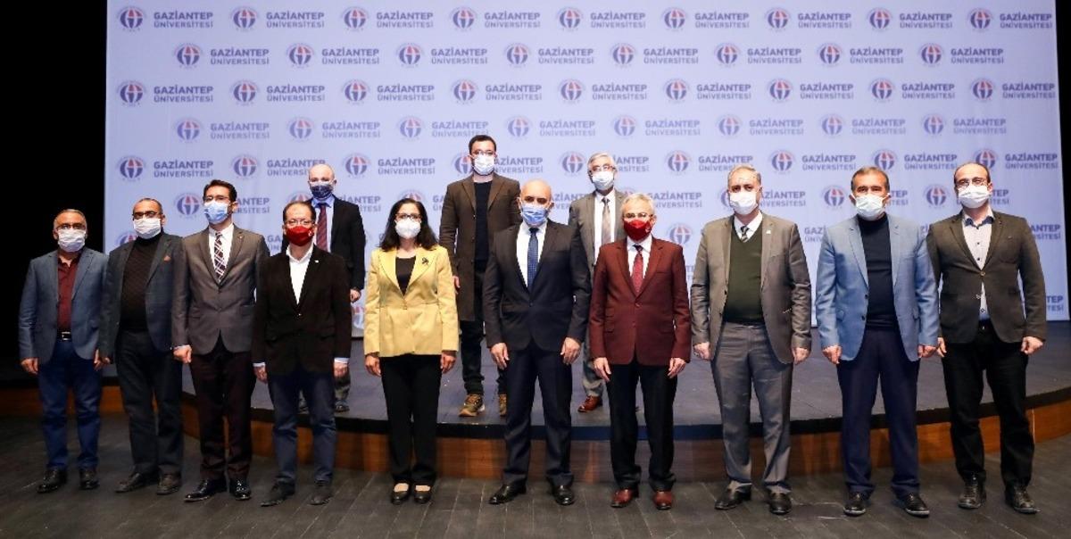 GA&Uuml;N&rsquo;de eğitimde dijital d&ouml;n&uuml;ş&uuml;m konuşuldu