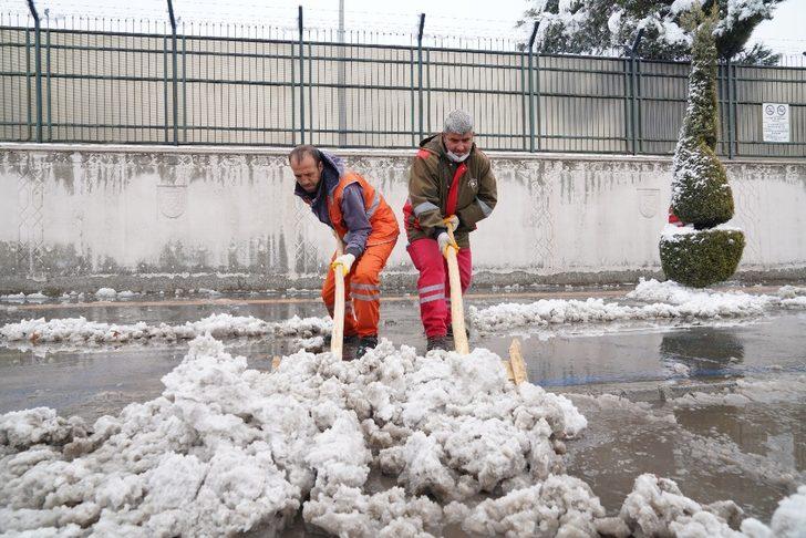 Diyarbakır Büyükşehir Belediyesi ekipleri kar mesaisinde G5