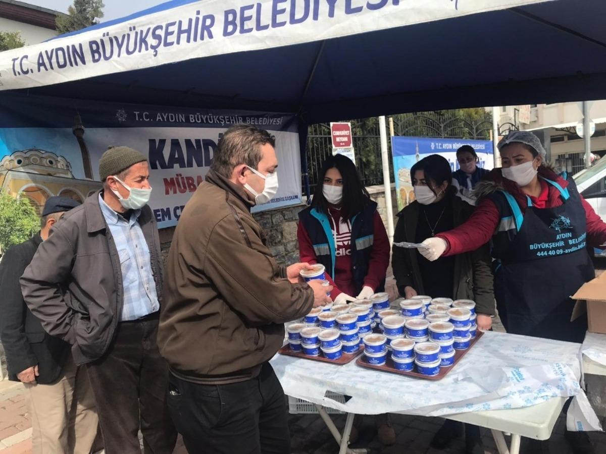 Aydın B&uuml;y&uuml;kşehir, Regaip Kandili i&ccedil;in helva dağıttı