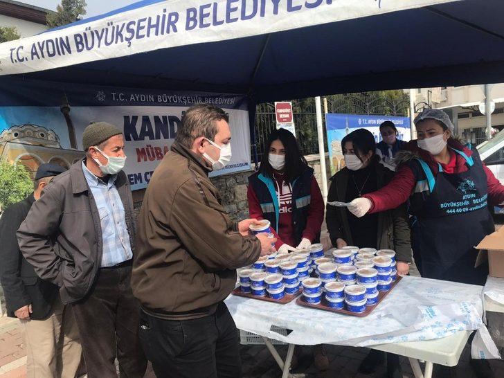 Aydın Büyükşehir, Regaip Kandili için helva dağıttı G1