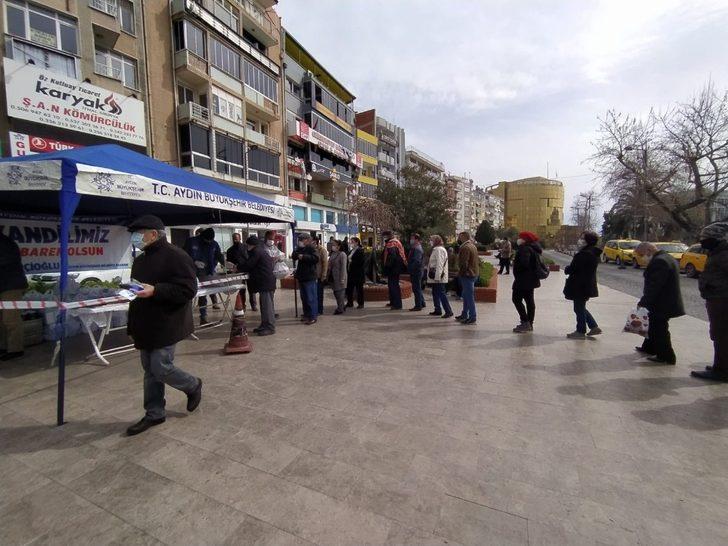 Aydın Büyükşehir, Regaip Kandili için helva dağıttı G3