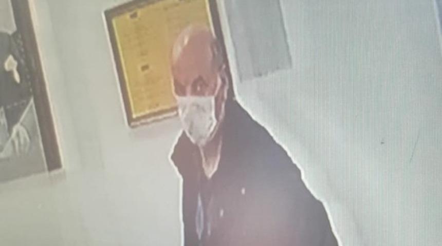 Döviz bürosu fazla bin dolar ödeme yaptığı müşterisini bekliyor