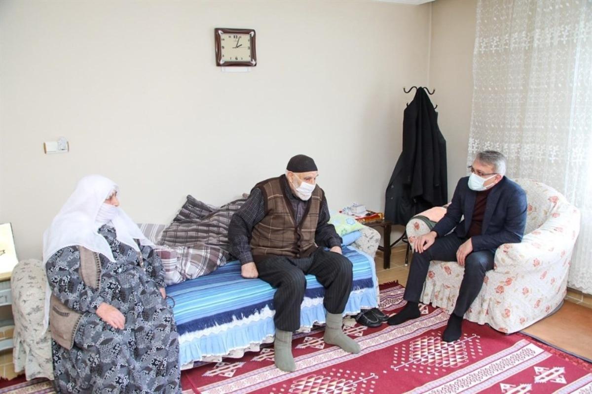 Bing&ouml;l Valisi Ekinci&rsquo;den ev ziyaretleri