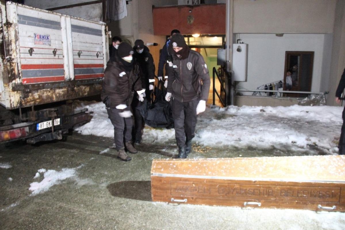 Sevgilisi tarafından &ouml;ld&uuml;r&uuml;len kadın defnedildi