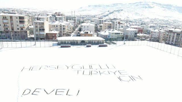 Stada ’Her şey güçlü Türkiye için’ yazdılar