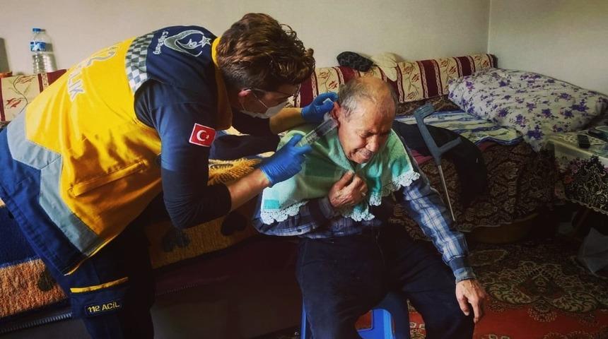 İskilip Belediyesi evde sağlık hizmetiyle &ccedil;alınmadık kapı bırakmıyor