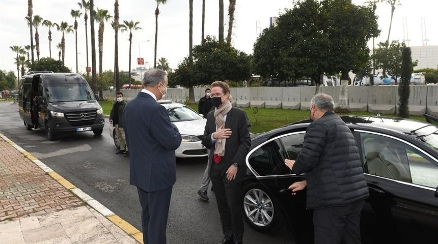 B&uuml;y&uuml;kel&ccedil;i Meyer-Landrut, Vali Su&rsquo;yu ziyaret etti