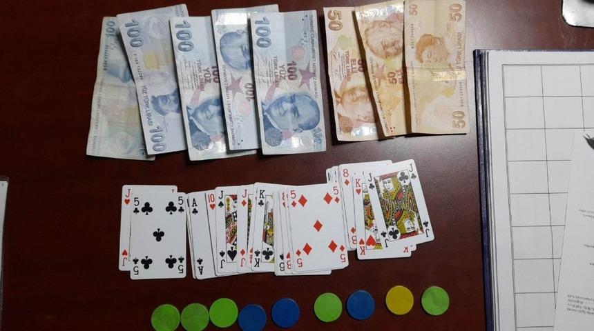 Ofisi kumarhaneye &ccedil;evirmişler