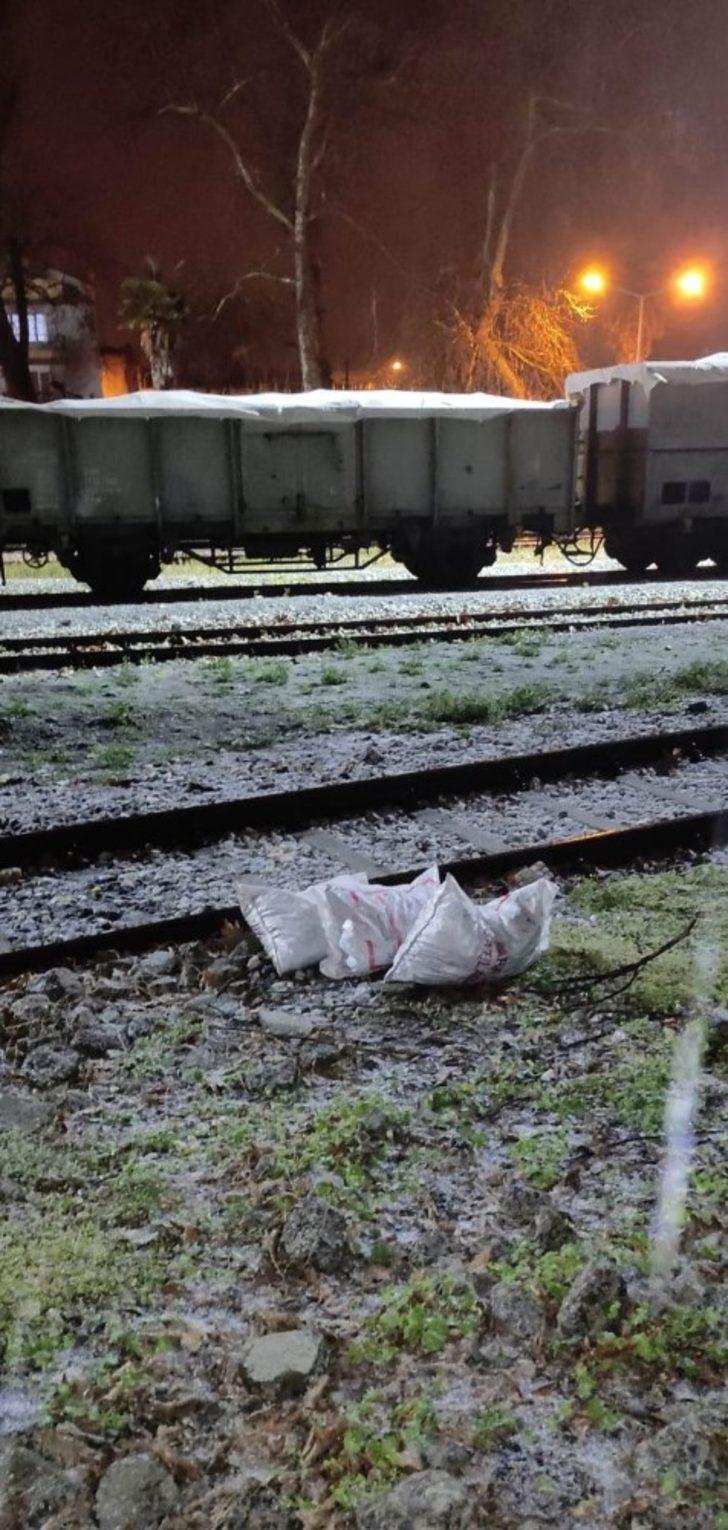 Vagonlardan vakfın kömürlerini çalarken yakalandılar G2
