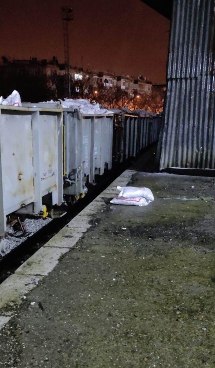 Vagonlardan vakfın kömürlerini çalarken yakalandılar G3