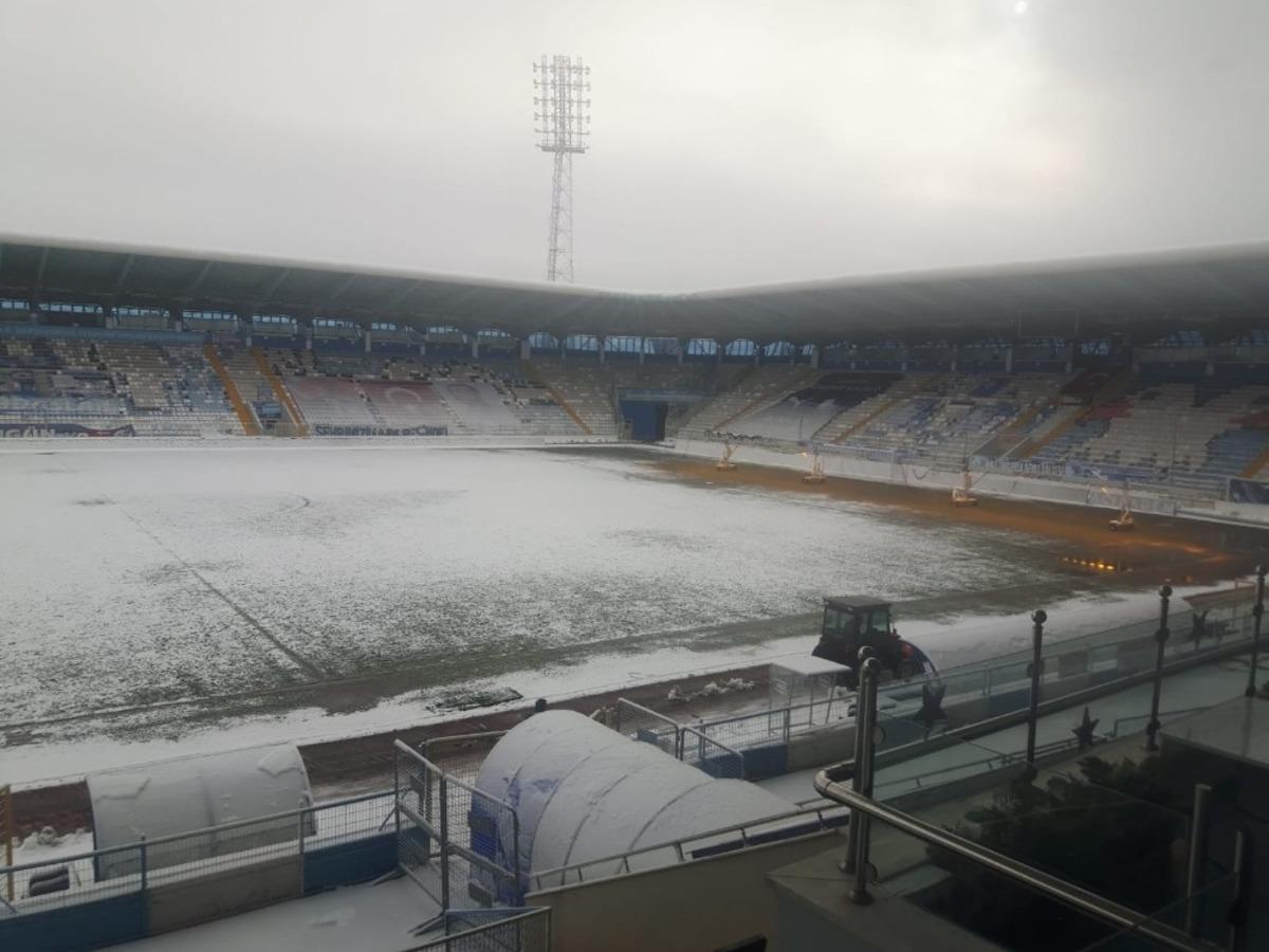 Hatayspor ma&ccedil;ı &ouml;ncesi saha zemininde yoğun &ccedil;alışma