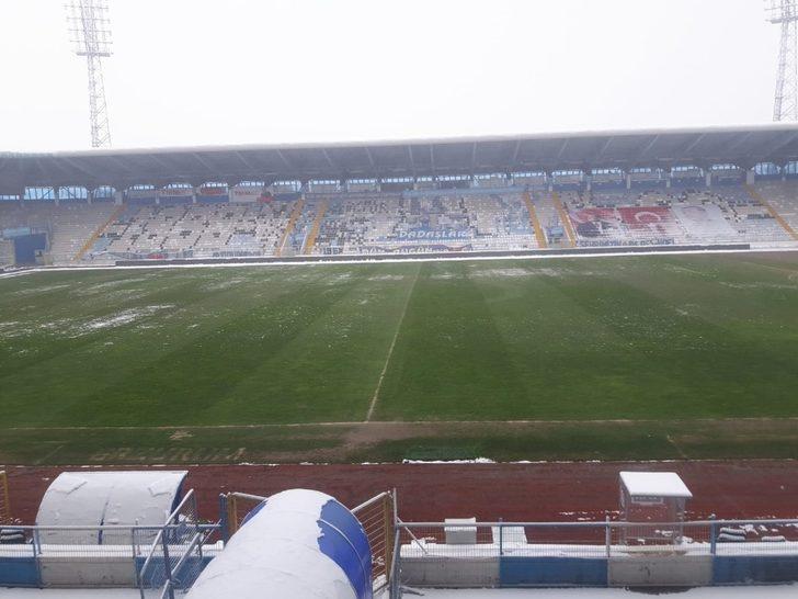 Hatayspor maçı öncesi saha zemininde yoğun çalışma G5