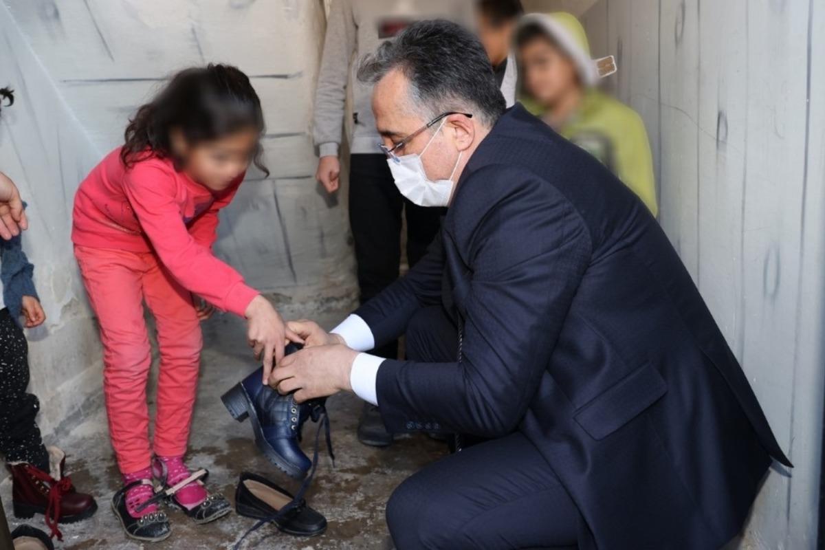 Başkan Savran, &ldquo;Hayırlı Olsun&rdquo; &ccedil;i&ccedil;eklerini satarak ihtiya&ccedil; sahiplerine yardımda bulundu