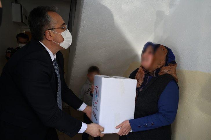 Başkan Savran, “Hayırlı Olsun” çiçeklerini satarak ihtiyaç sahiplerine yardımda bulundu G2