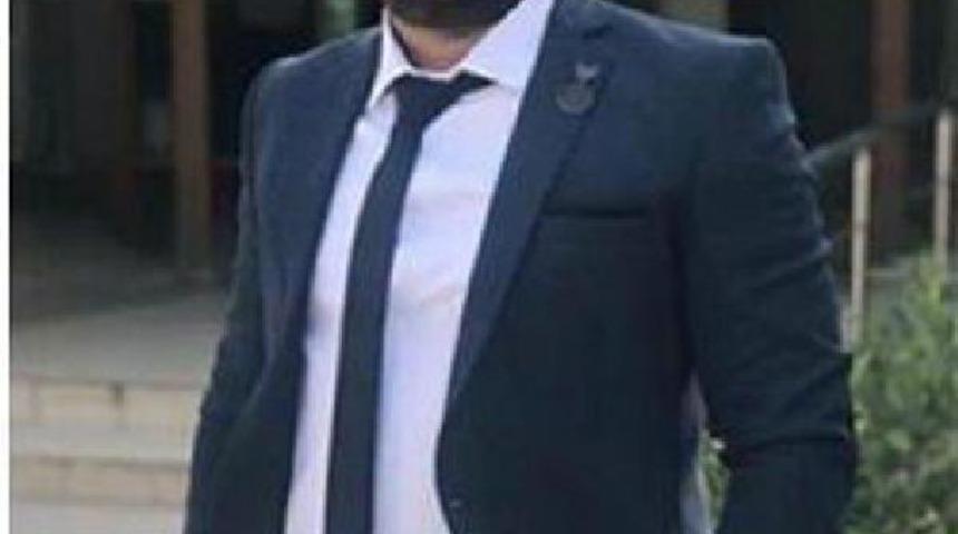 Dönercide eşini bıçaklayan kişiyi, çatal bıçak atarak engellemeye çalışmışlar