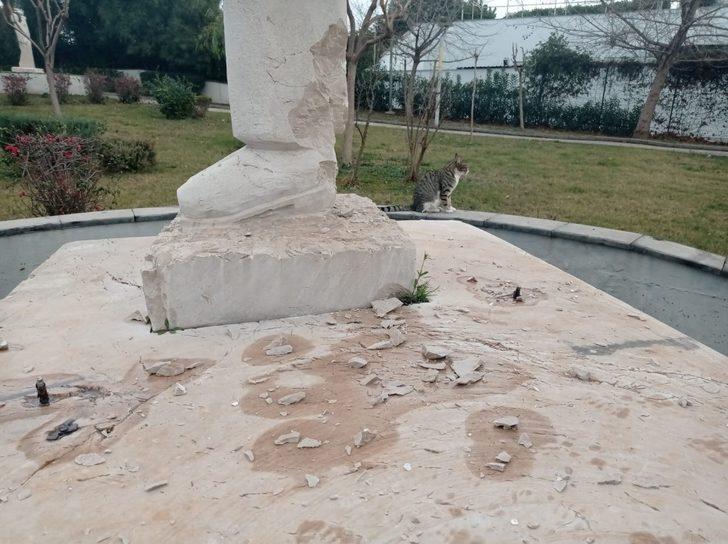 Heykellere zarar veren şüpheli yakalandı G4