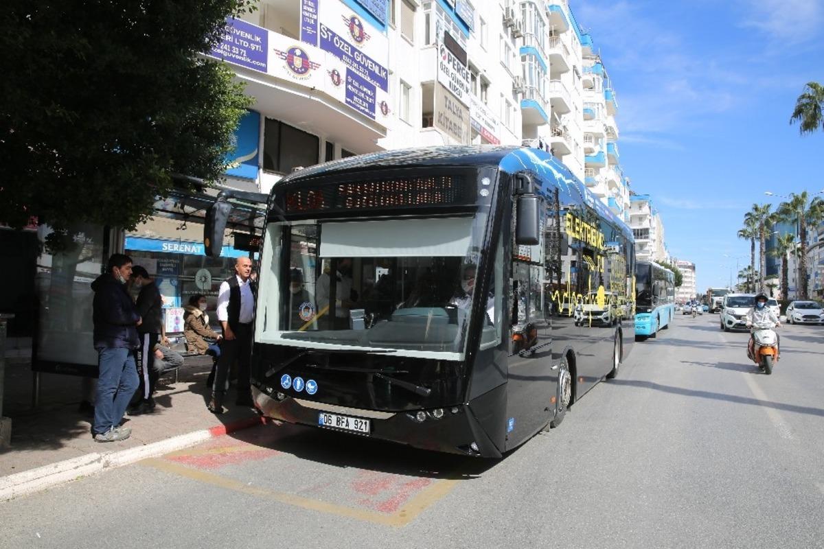 Elektrikli otob&uuml;s yollarda