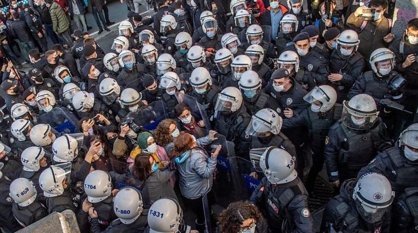 BBC İzleme Servisi: 'Türkiye'nin ekonomik sıkıntıları arttıkça Erdoğan kültür savaşını şiddetlendiriyor'